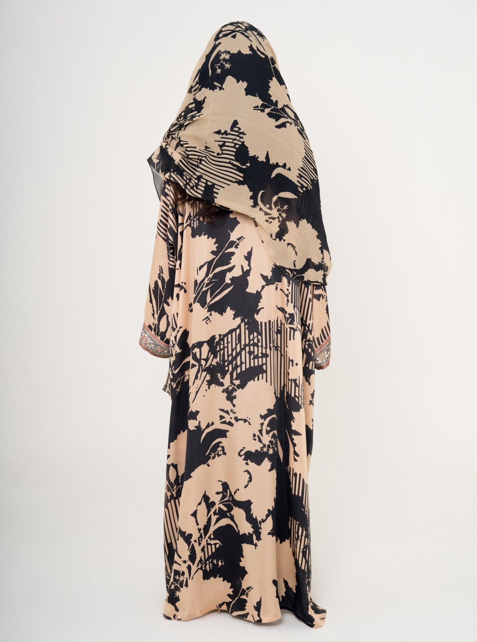 AW126 - 004 ABAYA - ALDUKAN - MIRA Y MANO