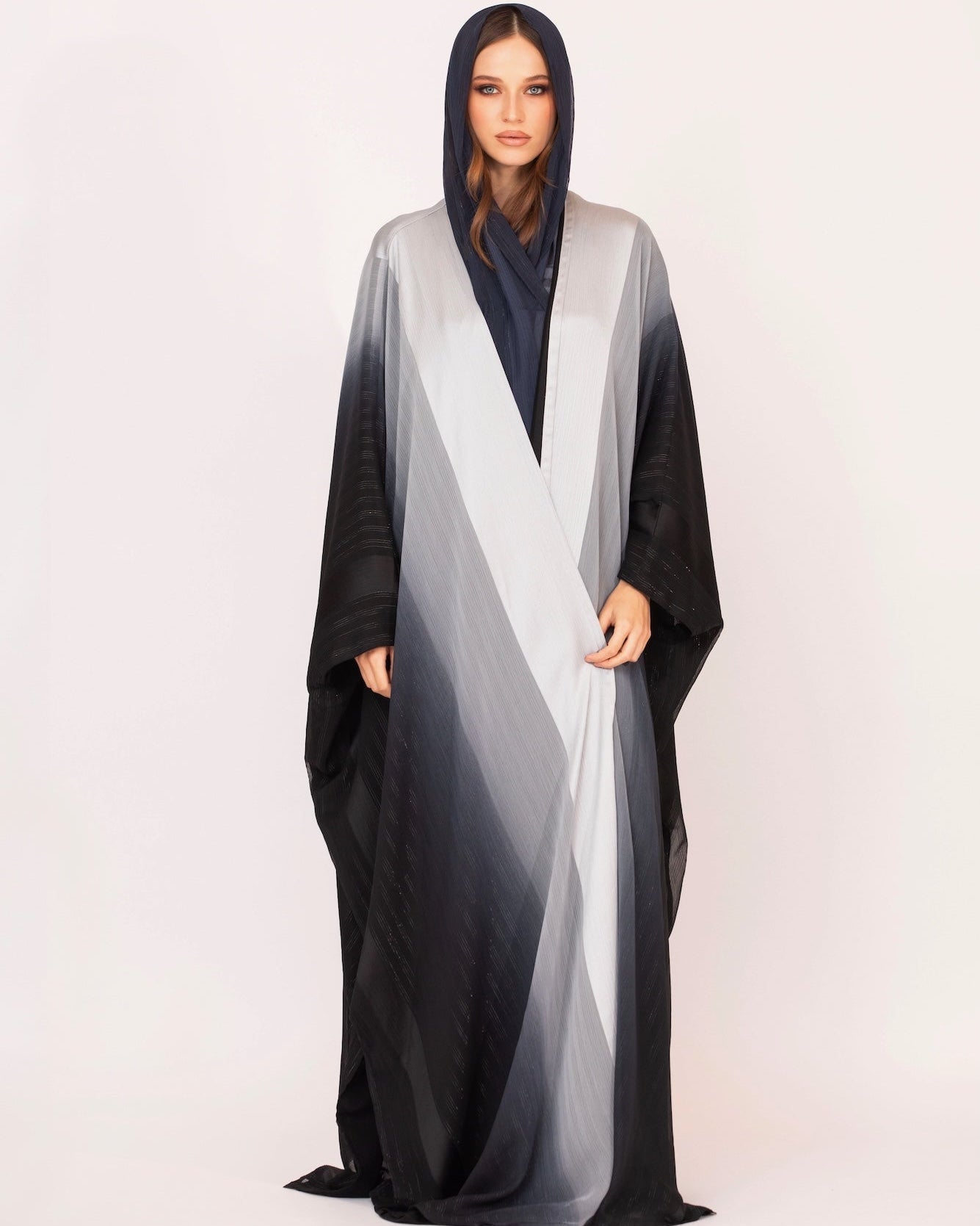 DAA26-01 B ABAYA - ALDUKAN - MIRA Y MANO