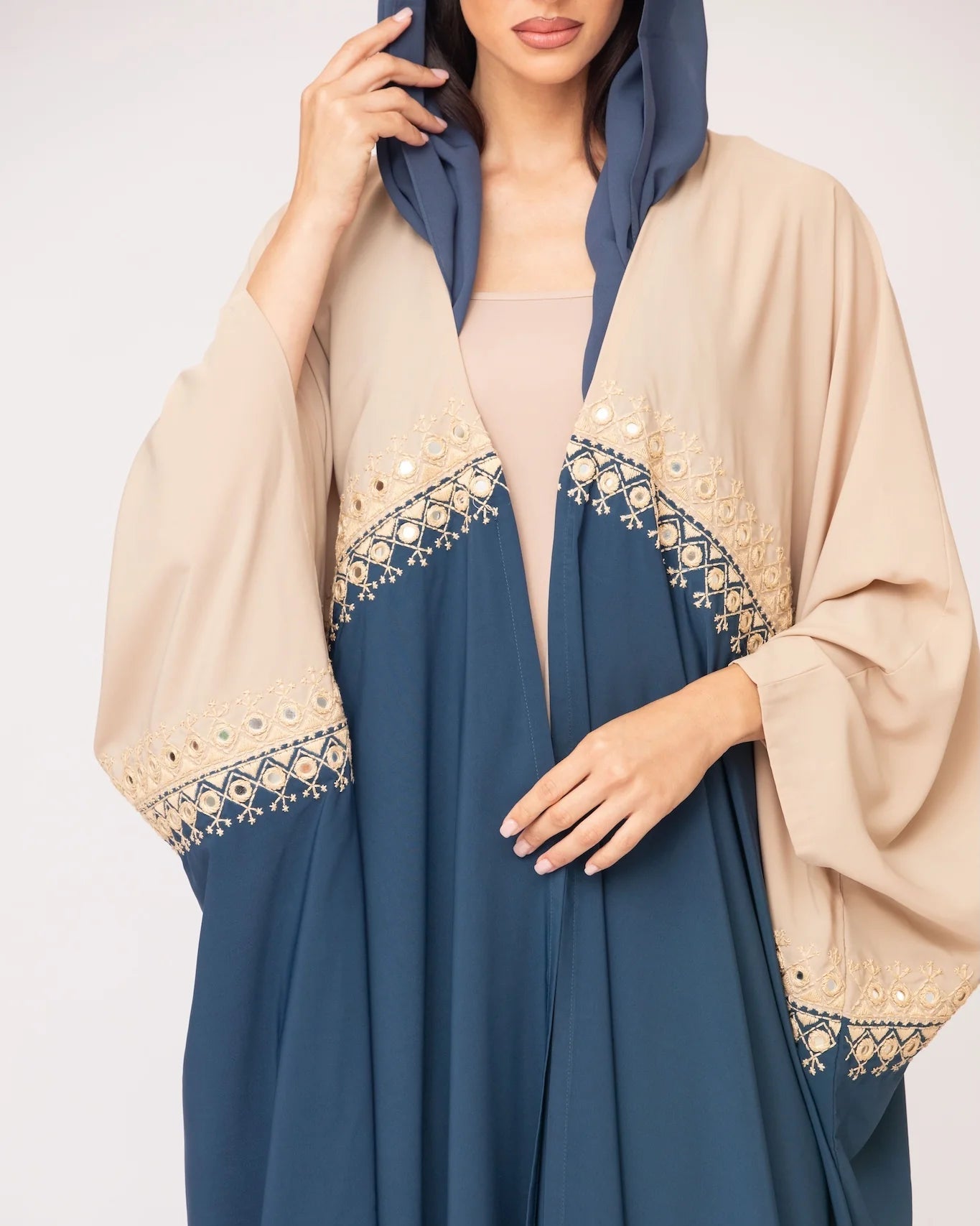 DAA26 - 30 ABAYA - ALDUKAN - MIRA Y MANO