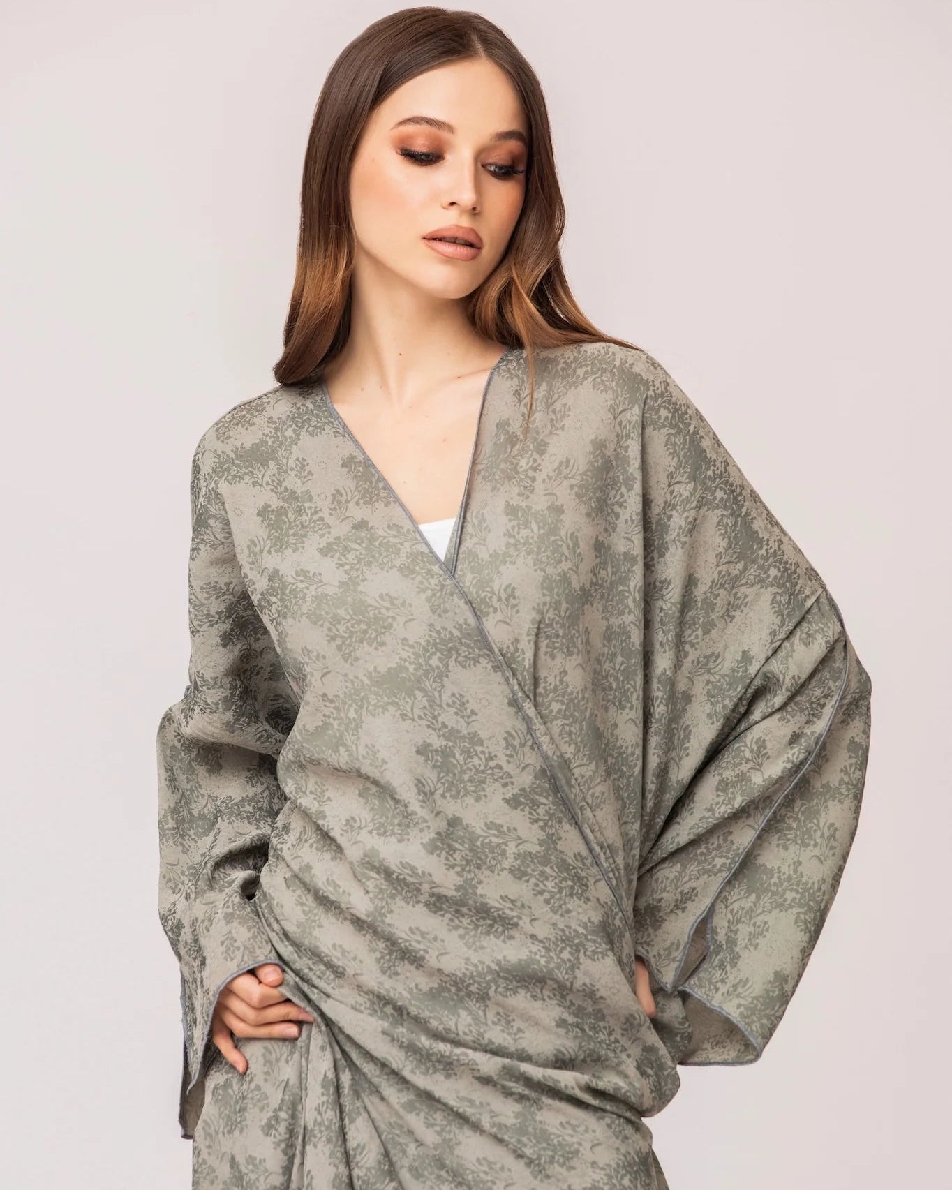 DAA26 - 43 ABAYA - ALDUKAN - MIRA Y MANO