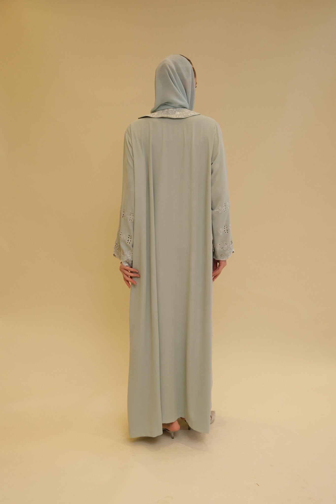 DS25 - 053 ABAYA - ALDUKAN - MIRA Y MANO