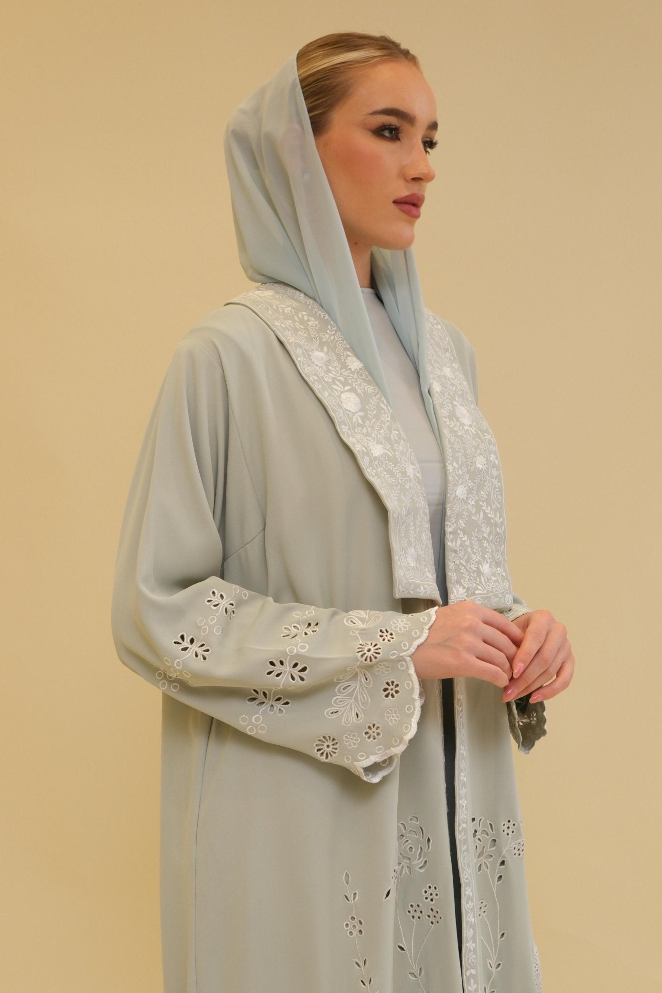 DS25 - 053 ABAYA - ALDUKAN - MIRA Y MANO