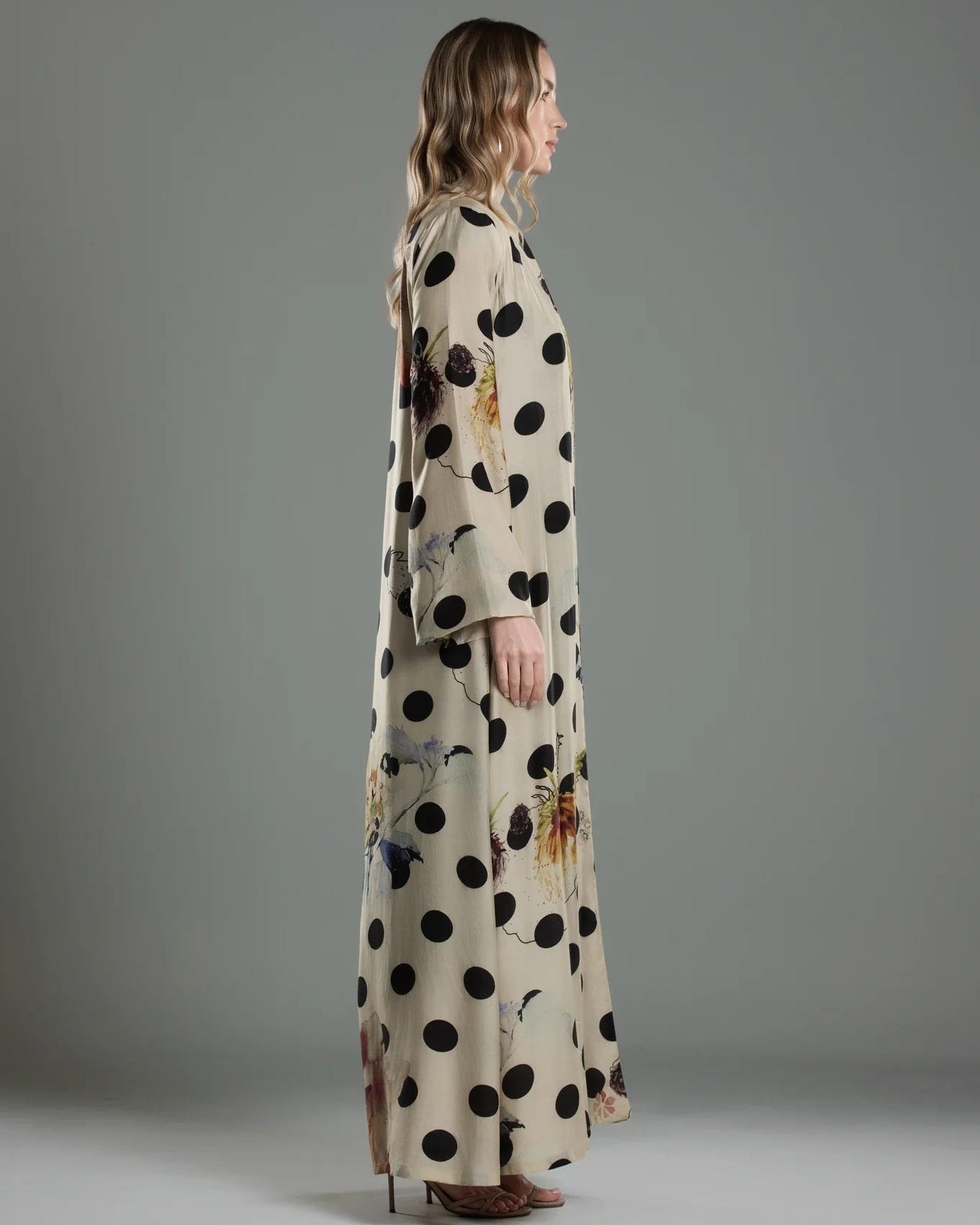 DSC26-006 – Beige Silk Cotton Abaya - ALDUKAN - MIRA Y MANO