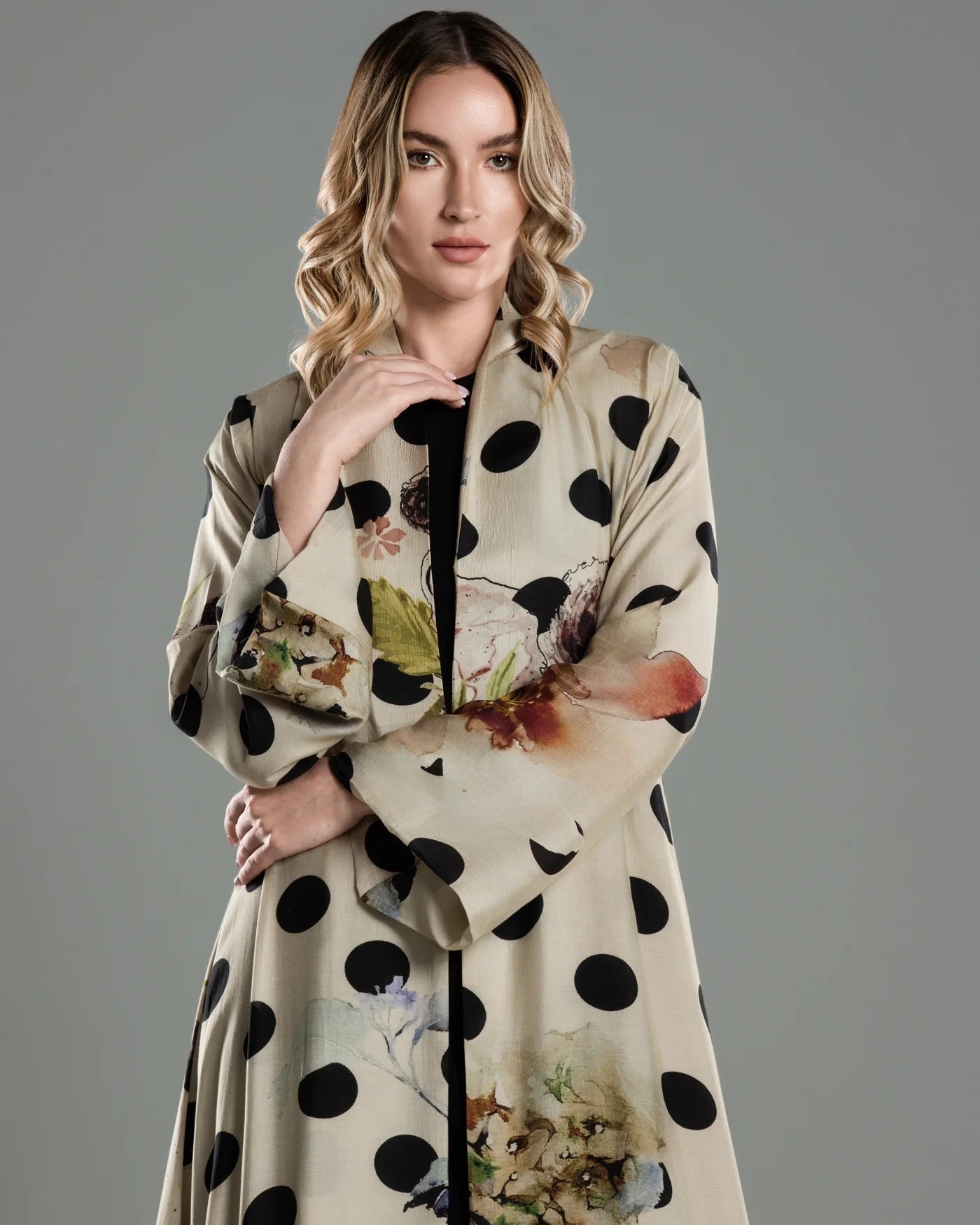 DSC26-006 – Beige Silk Cotton Abaya - ALDUKAN - MIRA Y MANO