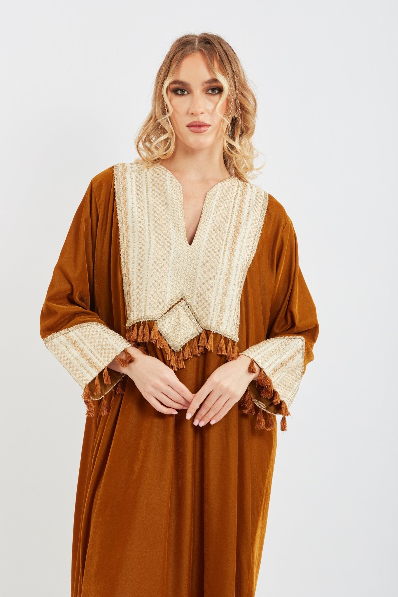 DW26 - 010 KAFTAN - ALDUKAN - MIRA Y MANO