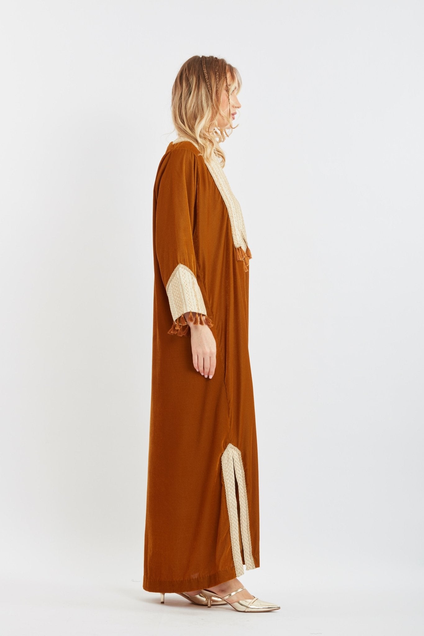 DW26 - 010 KAFTAN - ALDUKAN - MIRA Y MANO