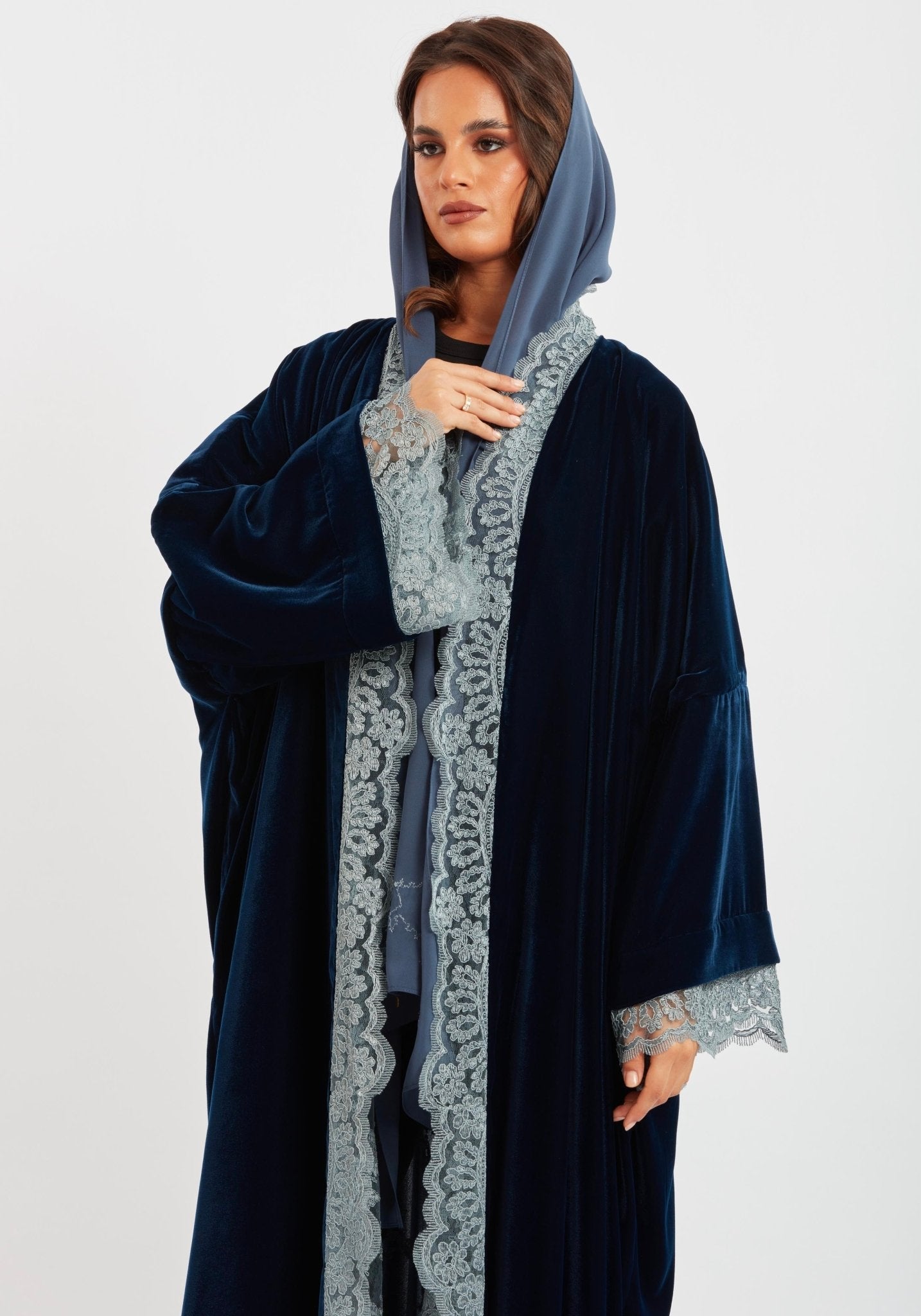 DW26 - 014 ABAYA - ALDUKAN - MIRA Y MANO