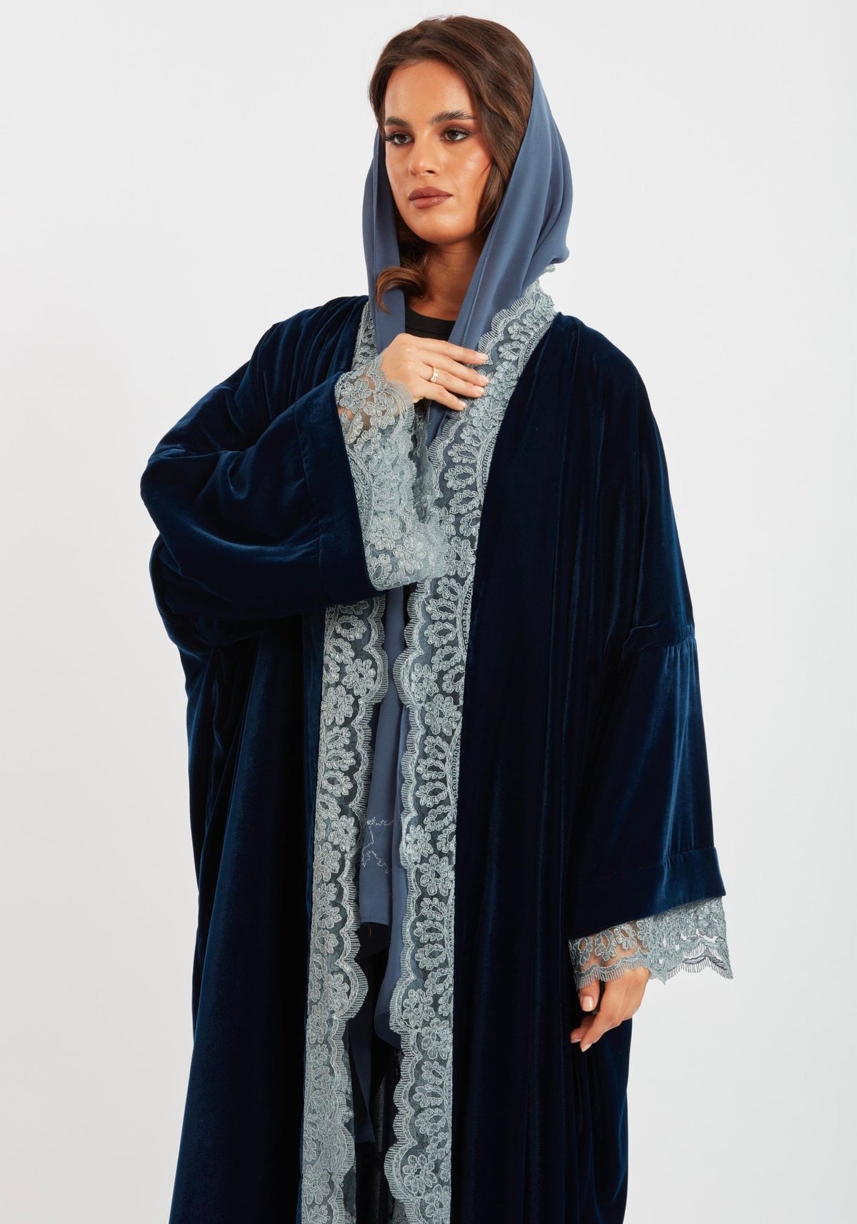 DW26 - 014 ABAYA - MIRA Y MANO
