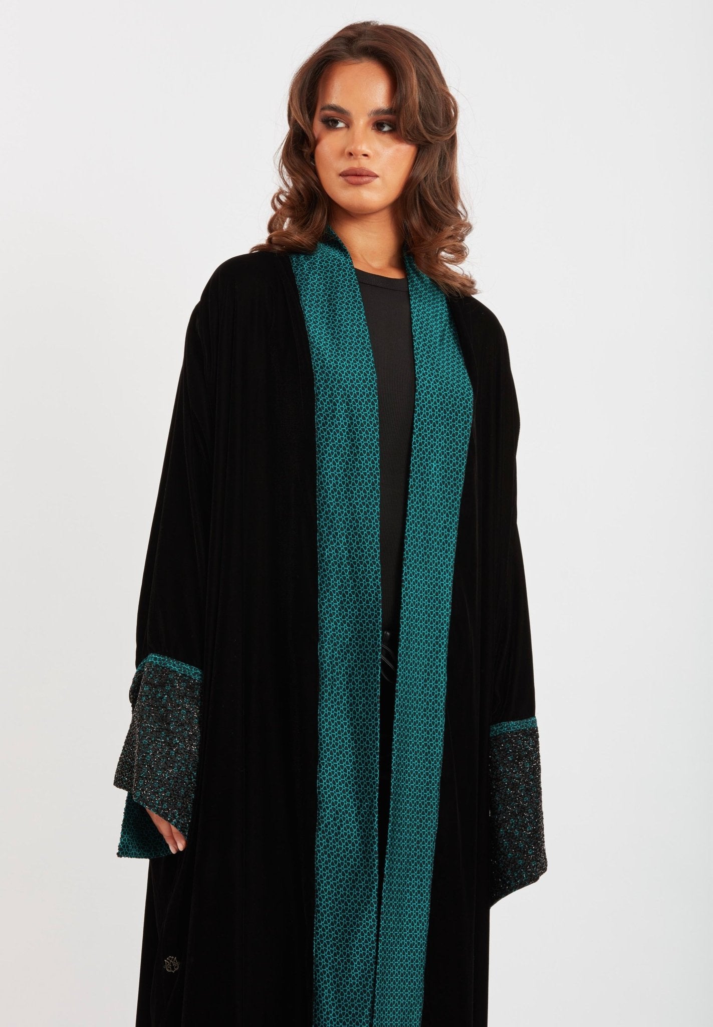 DW26 - 022 ABAYA - ALDUKAN - MIRA Y MANO