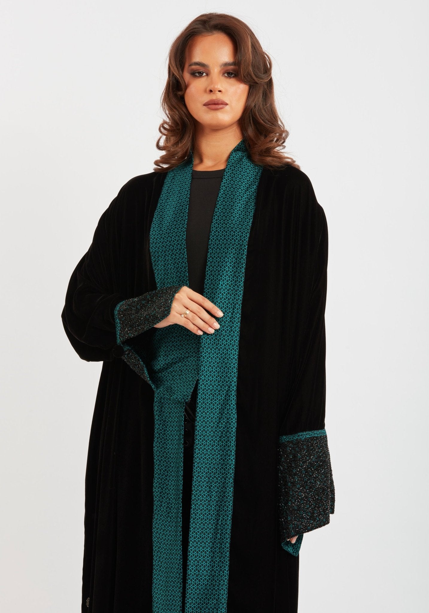 DW26 - 022 ABAYA - ALDUKAN - MIRA Y MANO