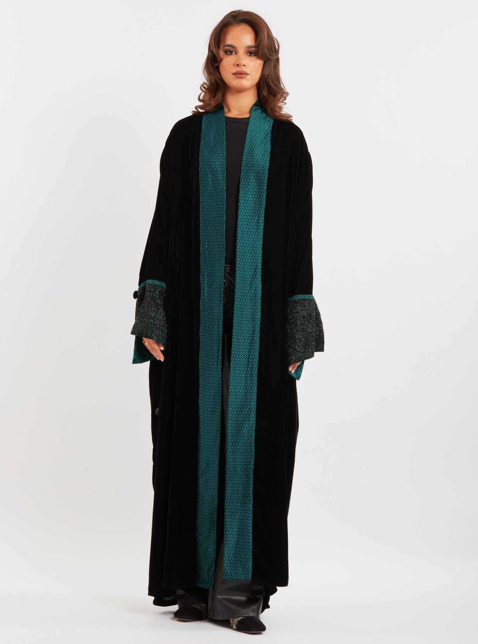 DW26 - 022 ABAYA - ALDUKAN - MIRA Y MANO