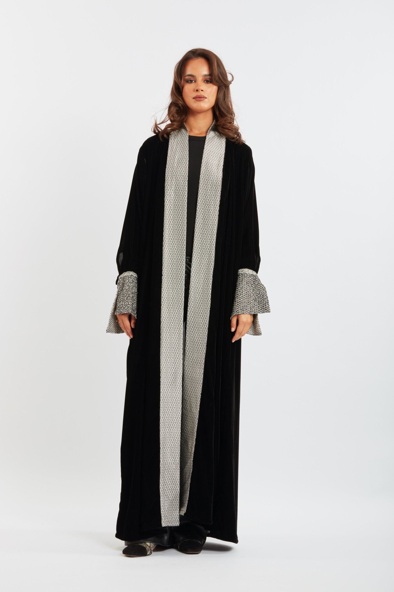 DW26 - 022 W ABAYA - ALDUKAN - MIRA Y MANO