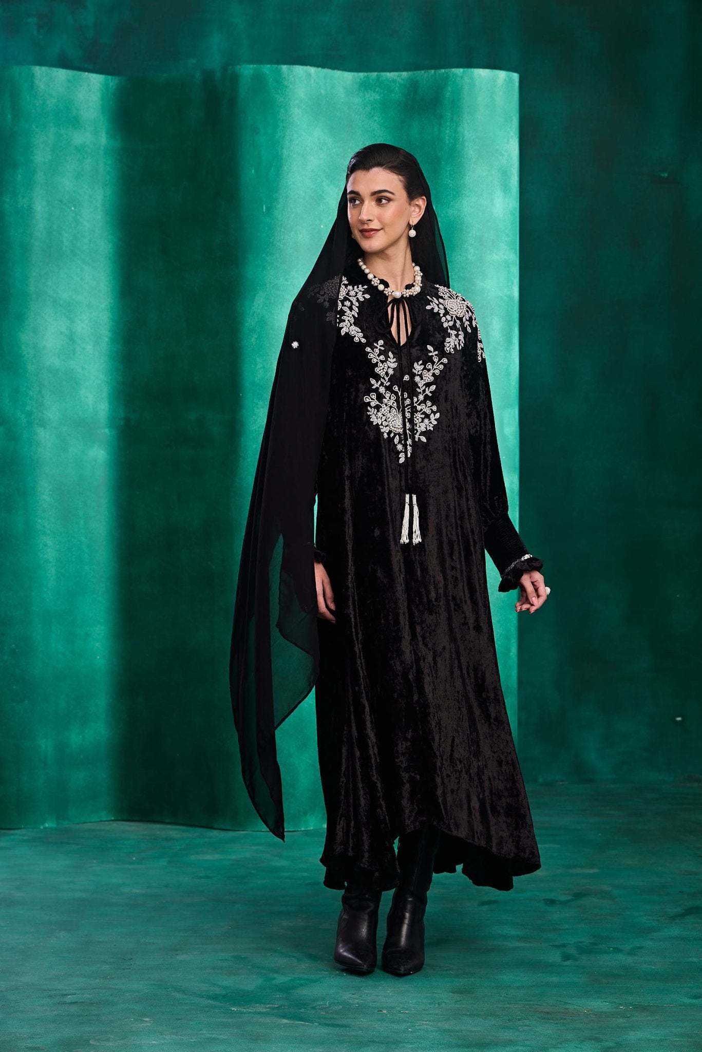 LN - 13 JALABIAH - AMORE MIO BY HITU - MIRA Y MANO