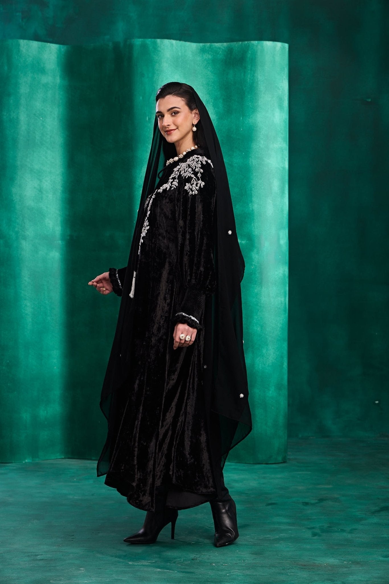 LN - 13 JALABIAH - AMORE MIO BY HITU - MIRA Y MANO