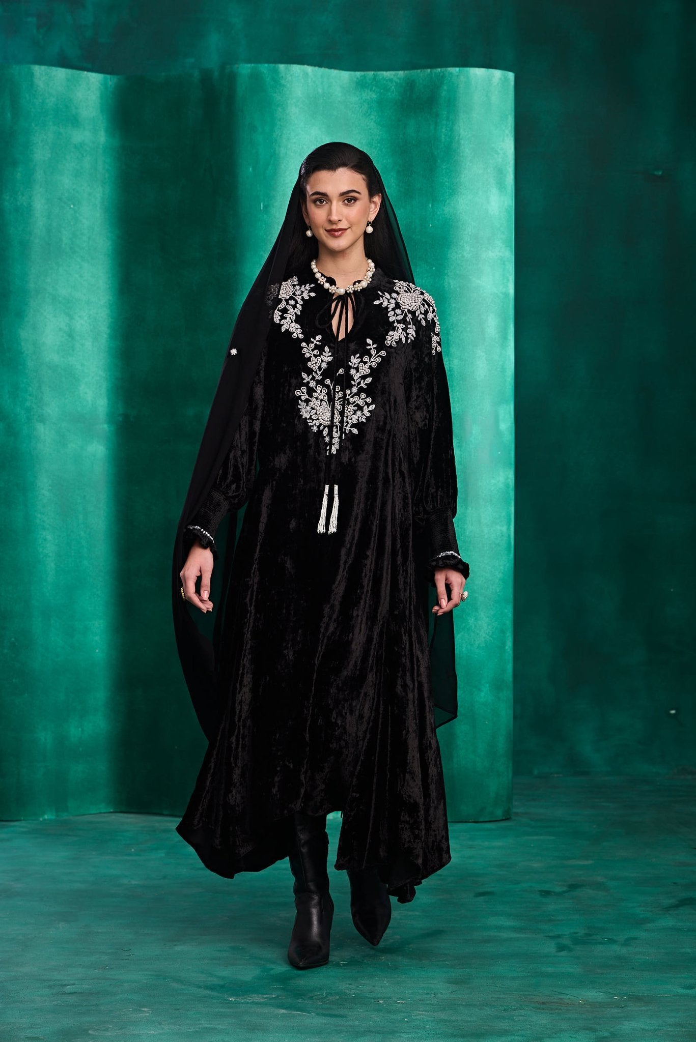 LN - 13 JALABIAH - AMORE MIO BY HITU - MIRA Y MANO