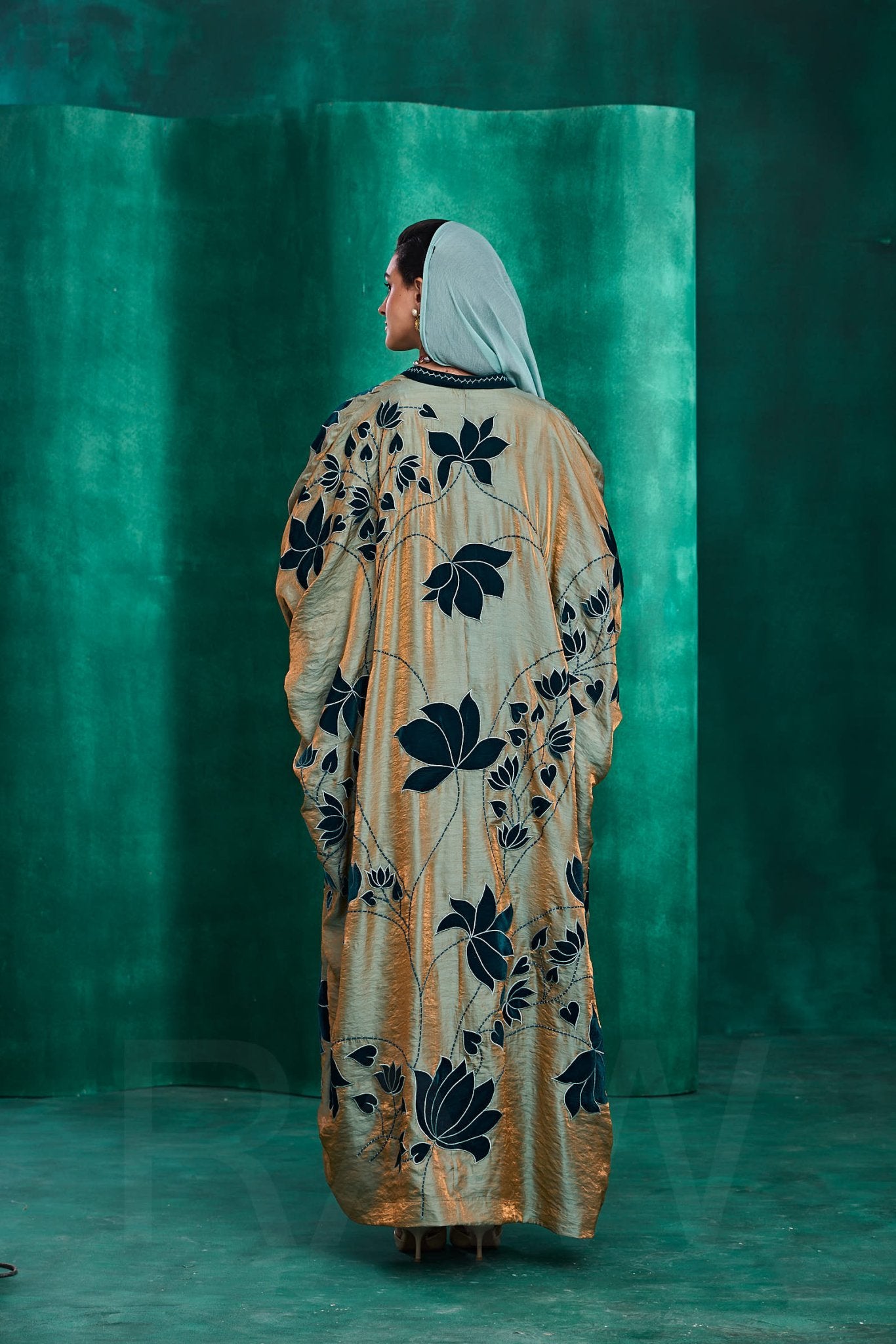 LN - 14 ABAYA SET - AMORE MIO BY HITU - MIRA Y MANO