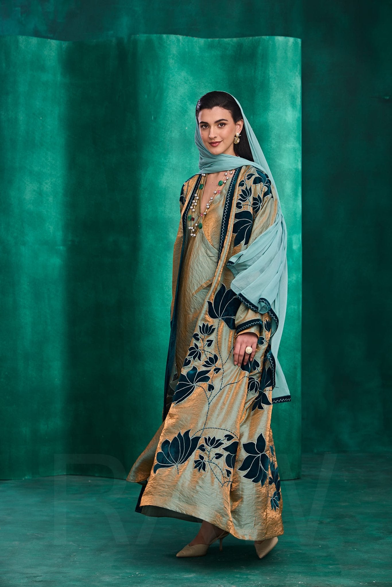 LN - 14 ABAYA SET - AMORE MIO BY HITU - MIRA Y MANO