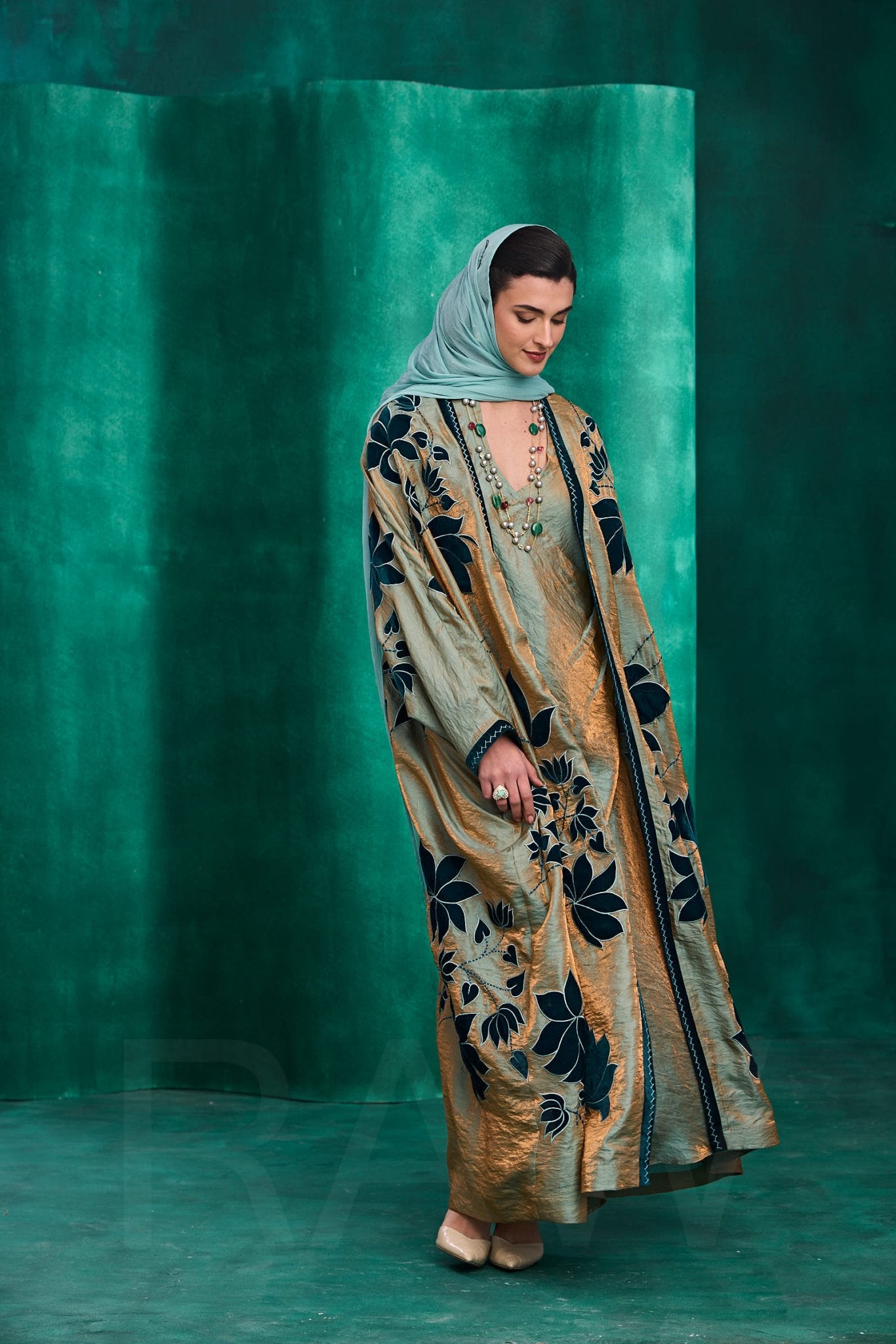 LN - 14 ABAYA SET - AMORE MIO BY HITU - MIRA Y MANO