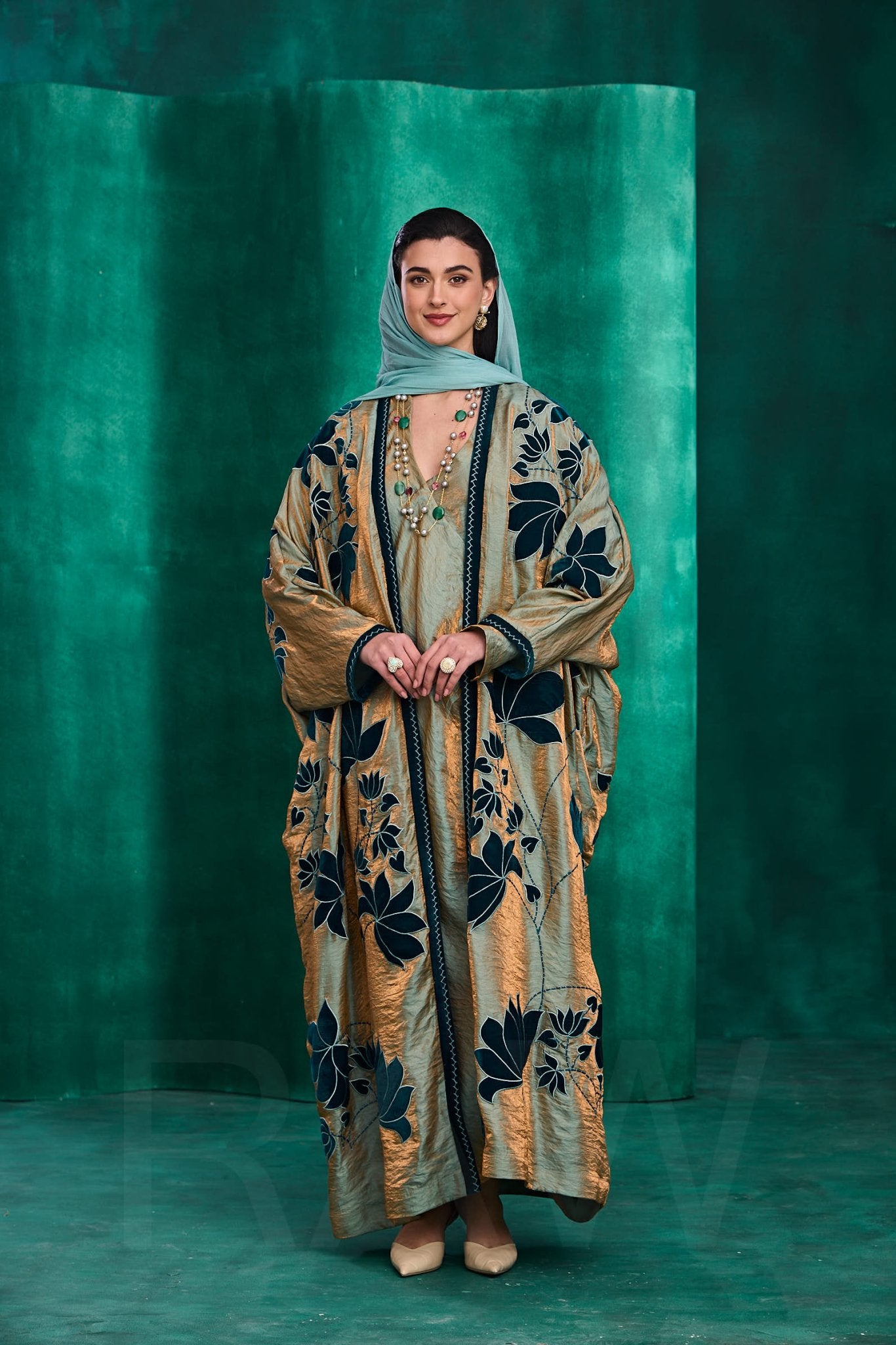 LN - 14 ABAYA SET - AMORE MIO BY HITU - MIRA Y MANO