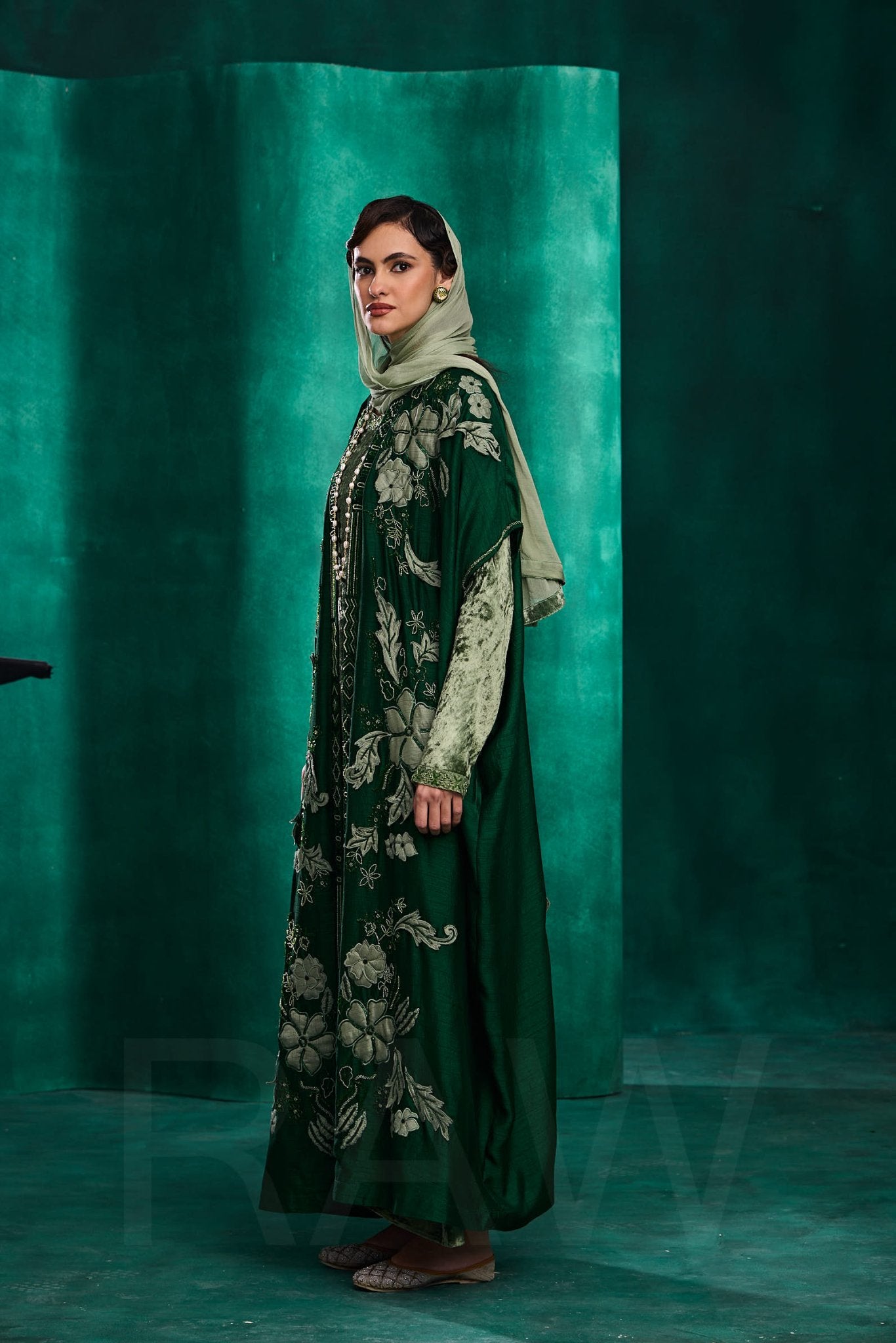 LN - 19 ABAYA SET - AMORE MIO BY HITU - MIRA Y MANO