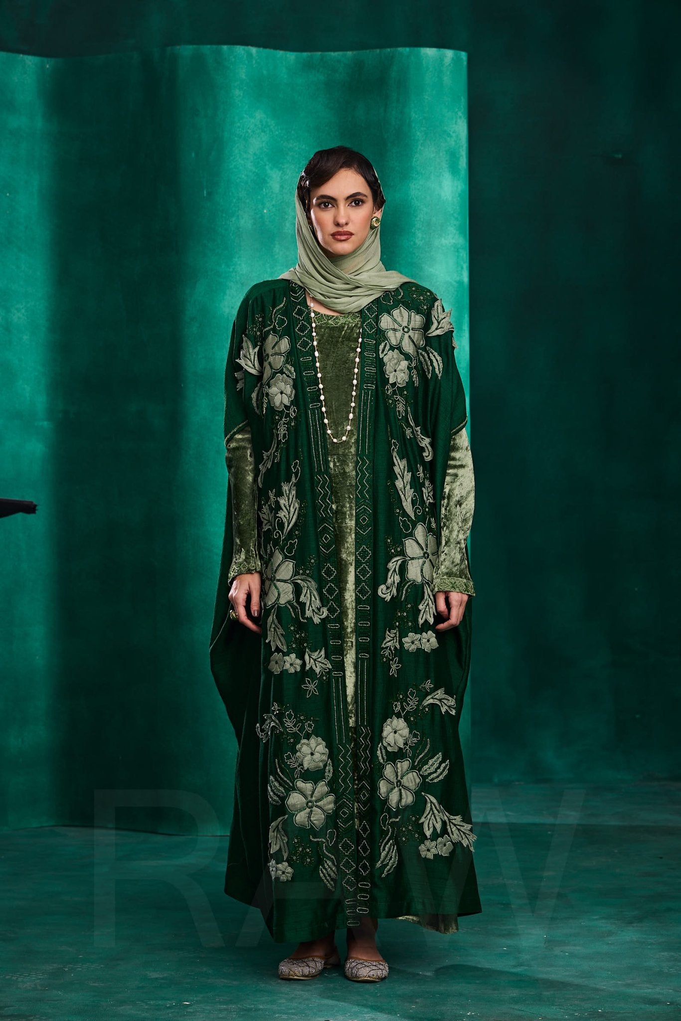 LN - 19 ABAYA SET - AMORE MIO BY HITU - MIRA Y MANO