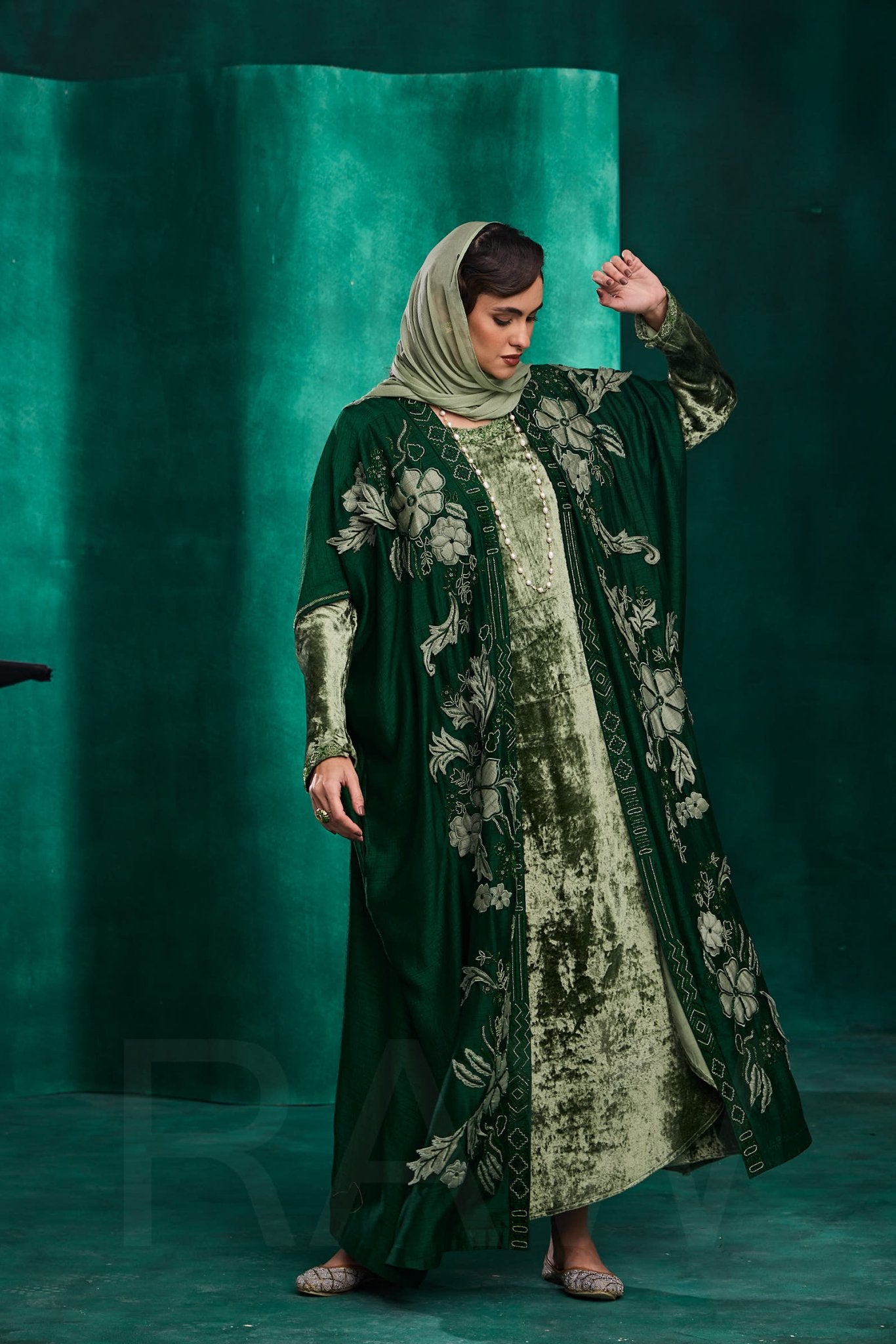 LN - 19 ABAYA SET - AMORE MIO BY HITU - MIRA Y MANO