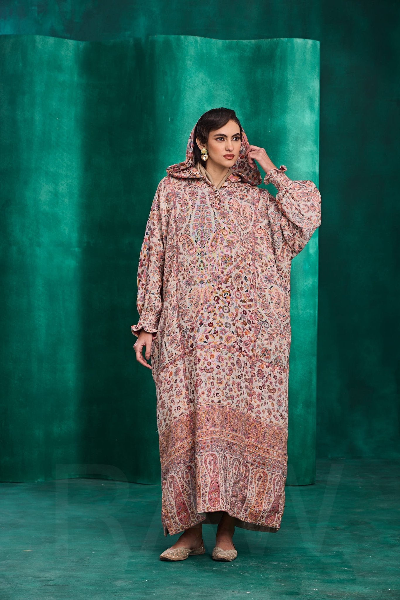 LN - 8 JALABIAH - AMORE MIO BY HITU - MIRA Y MANO