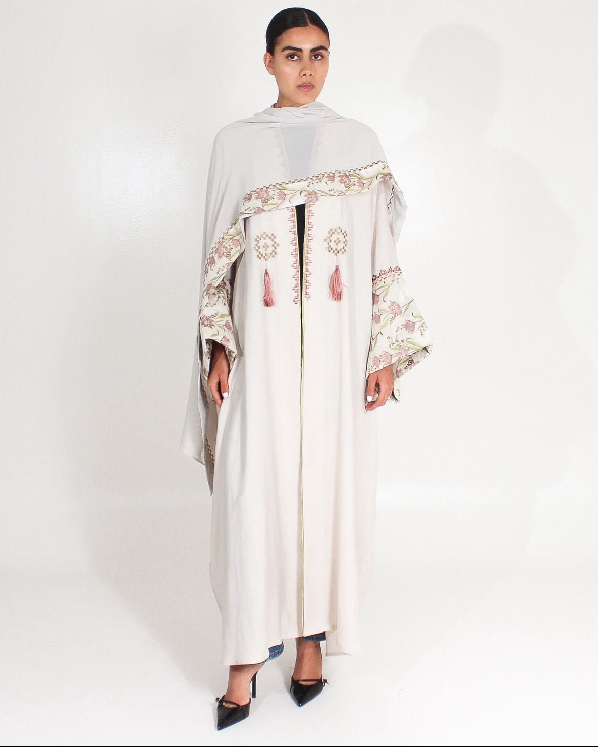 LINEN BEIGE WITH WIDE SLEEVES ABAYA - ASDAF LINE - MIRA Y MANO