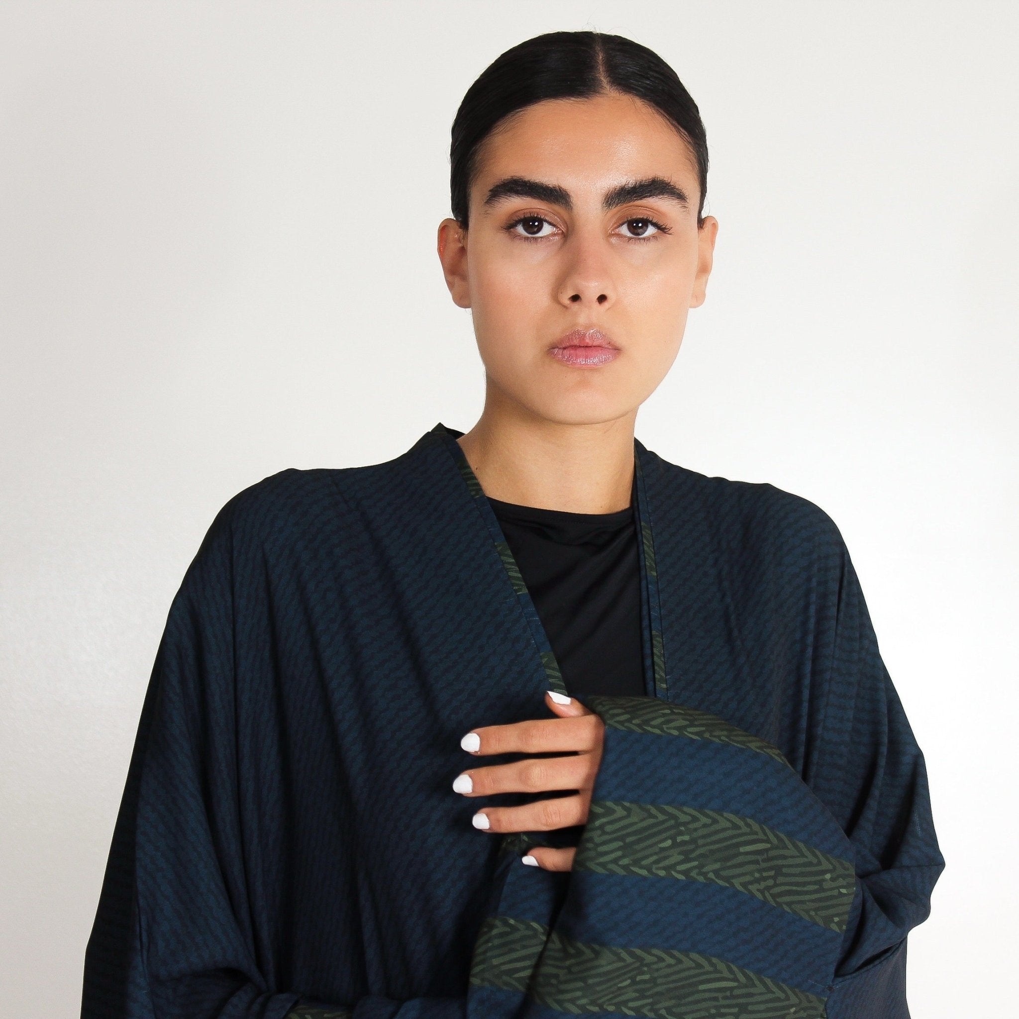PRINTED STRIPED DESIGN - Navy Crepe Abaya - ASDAF LINE - MIRA Y MANO