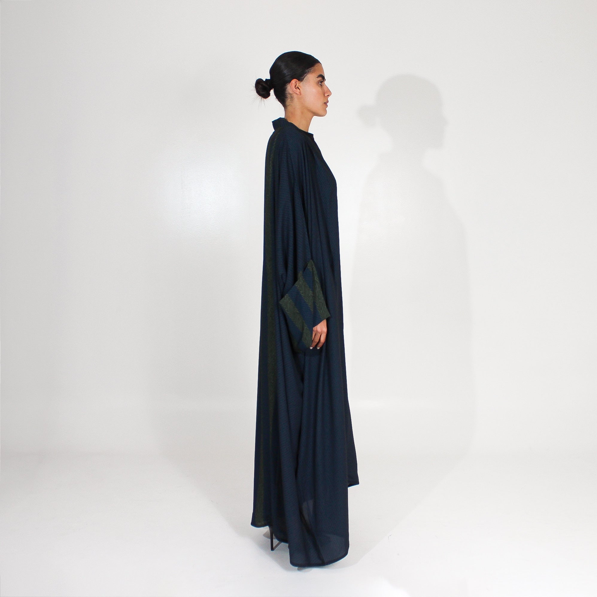 PRINTED STRIPED DESIGN - Navy Crepe Abaya - ASDAF LINE - MIRA Y MANO