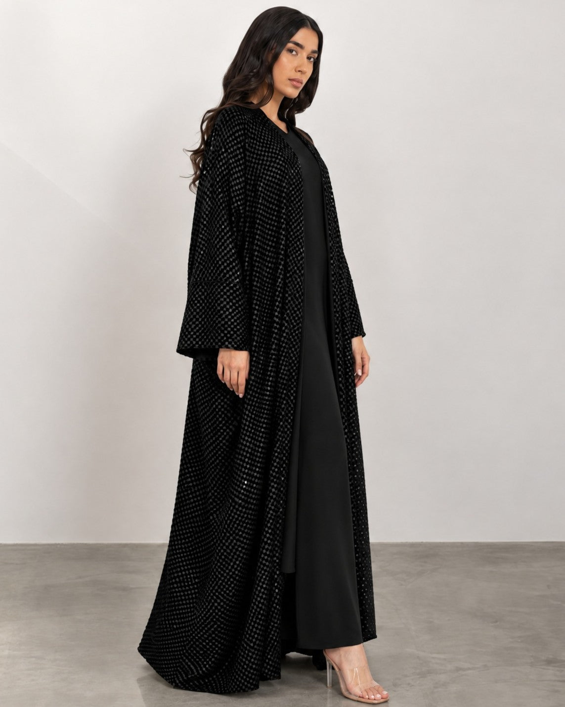 A25-46 - Black Velvet Abaya - ASL - MIRA Y MANO
