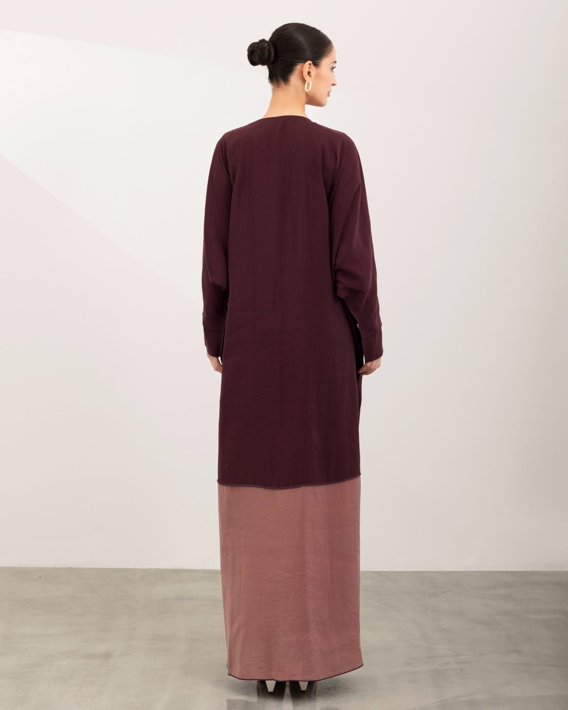 A26-04 ABAYA - ASL - MIRA Y MANO
