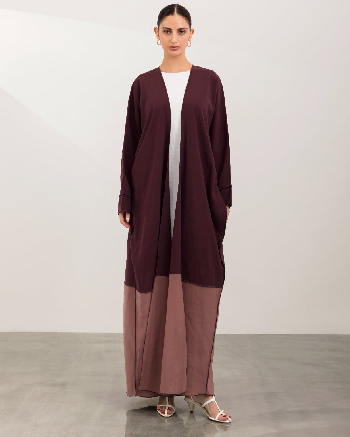 A26-04 ABAYA - ASL - MIRA Y MANO