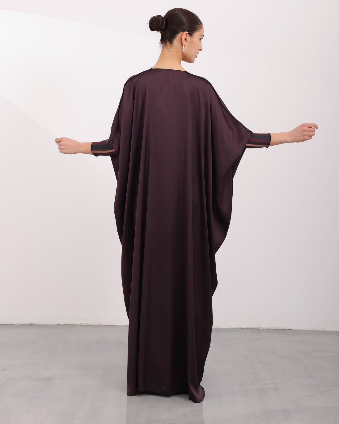 A26-05 ABAYA - ASL - MIRA Y MANO