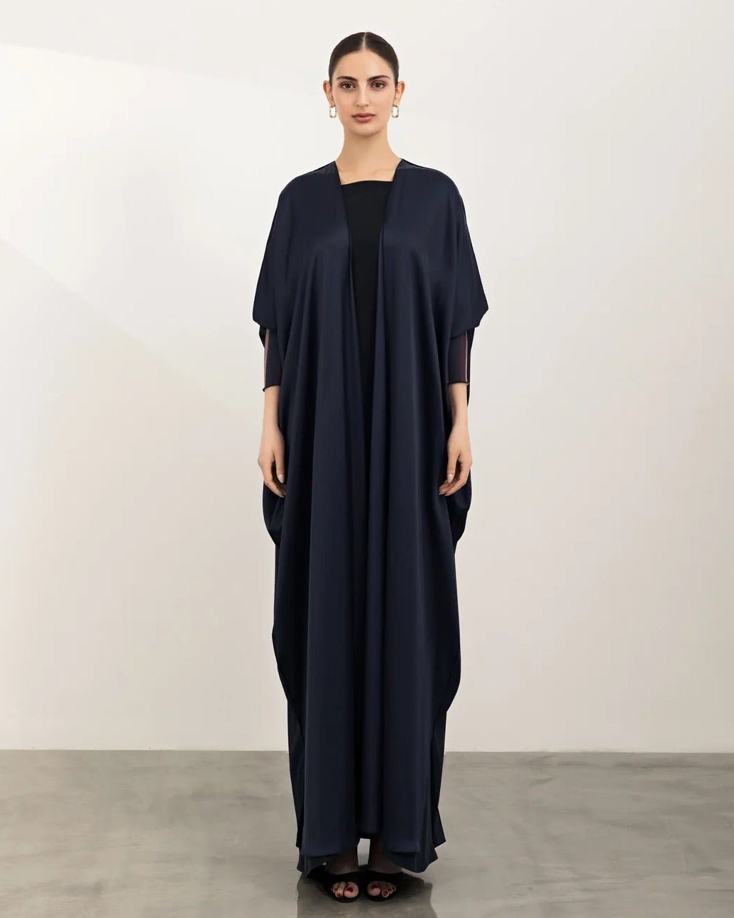 A26-06 – Navy Printed Silk Abaya - ASL - MIRA Y MANO