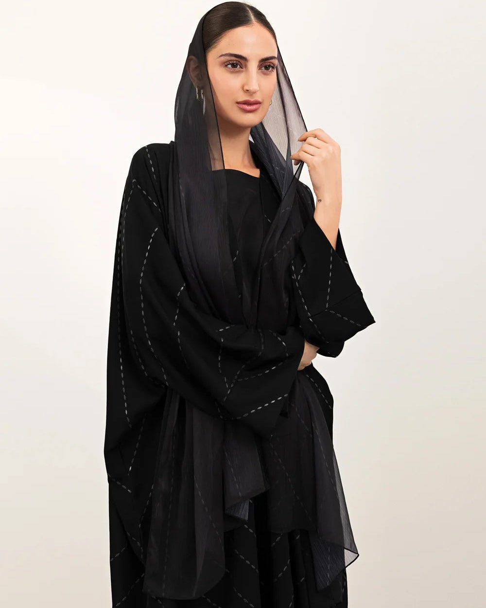 A26-09 – Black Crepe Abaya - ASL - MIRA Y MANO