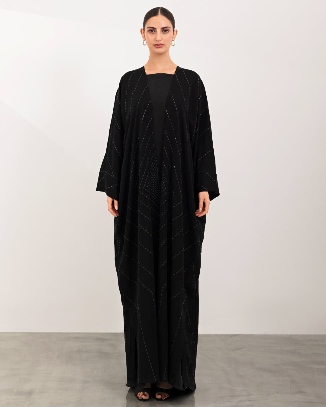 A26-09 – Black Crepe Abaya - ASL - MIRA Y MANO