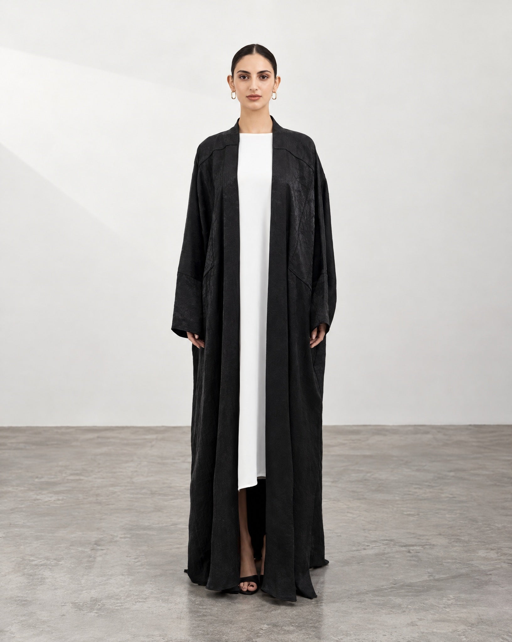 A26-15 - Black Jacquard Abaya - ASL - MIRA Y MANO