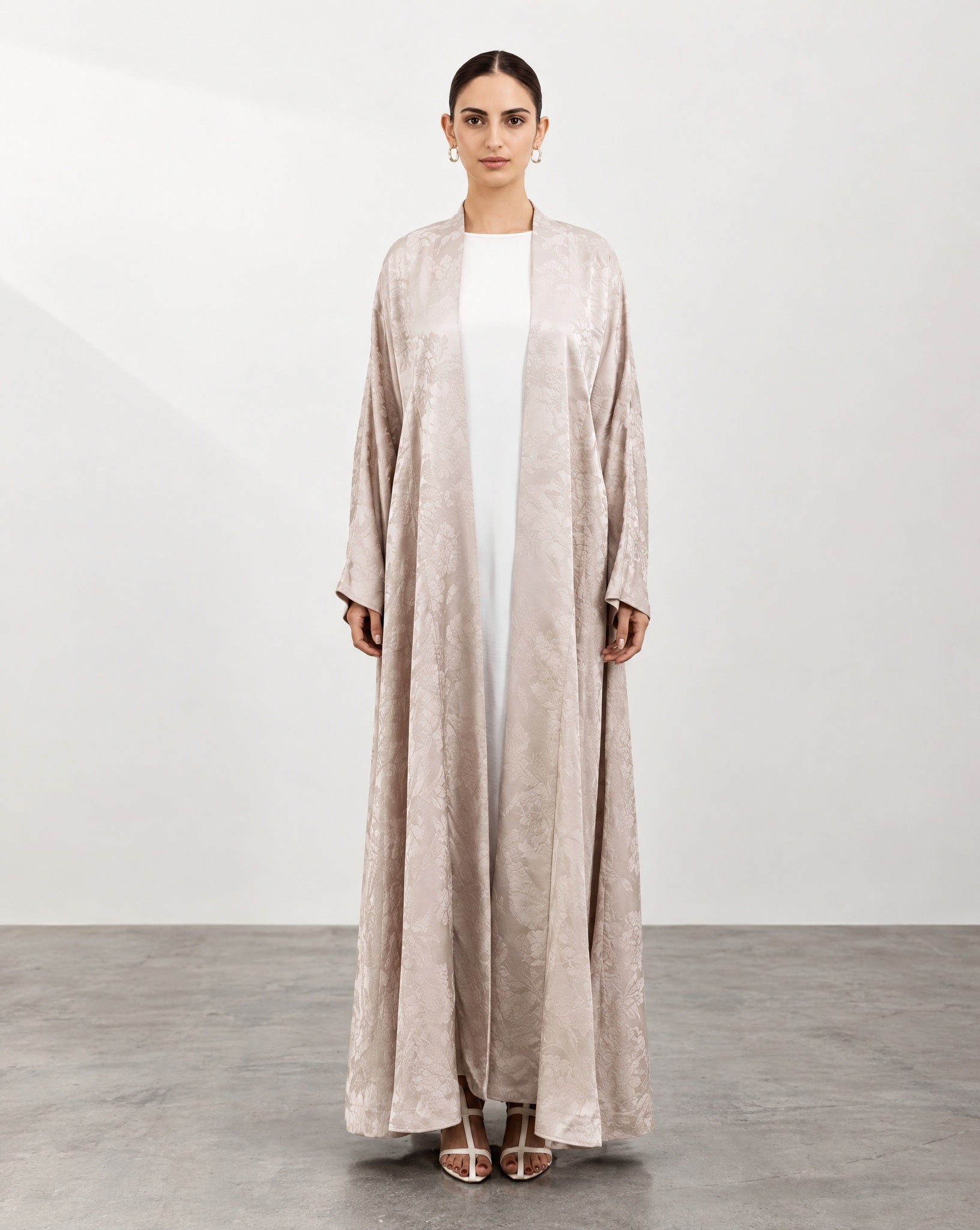 A26-17 - Beige Jacquard Abaya - ASL - MIRA Y MANO