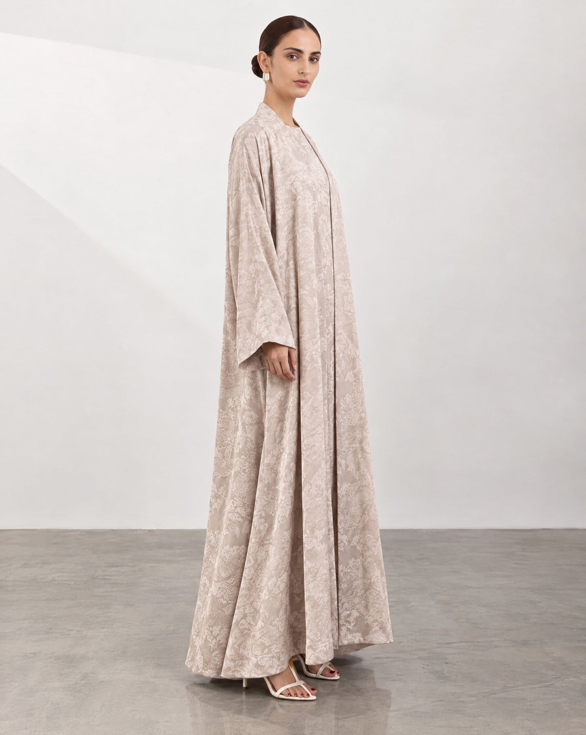 A26-17 – Beige Jacquard Abaya Set - ASL - MIRA Y MANO