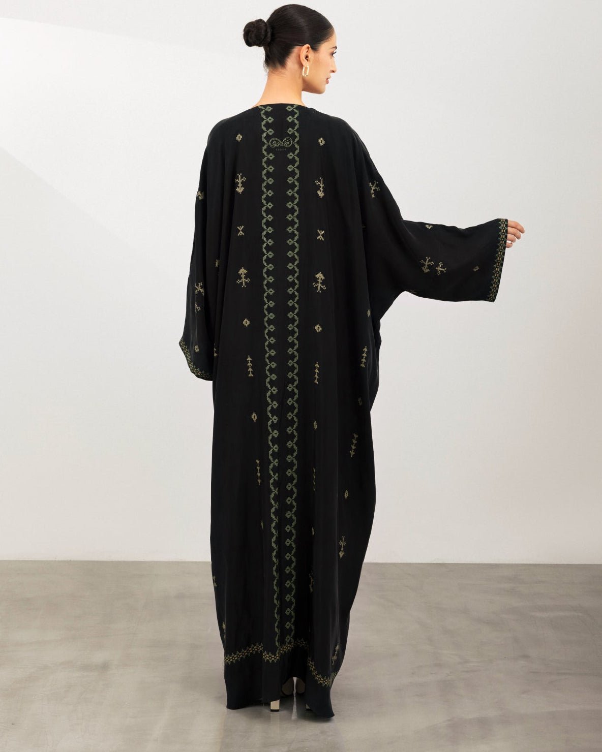 A26-18 ABAYA - ASL - MIRA Y MANO