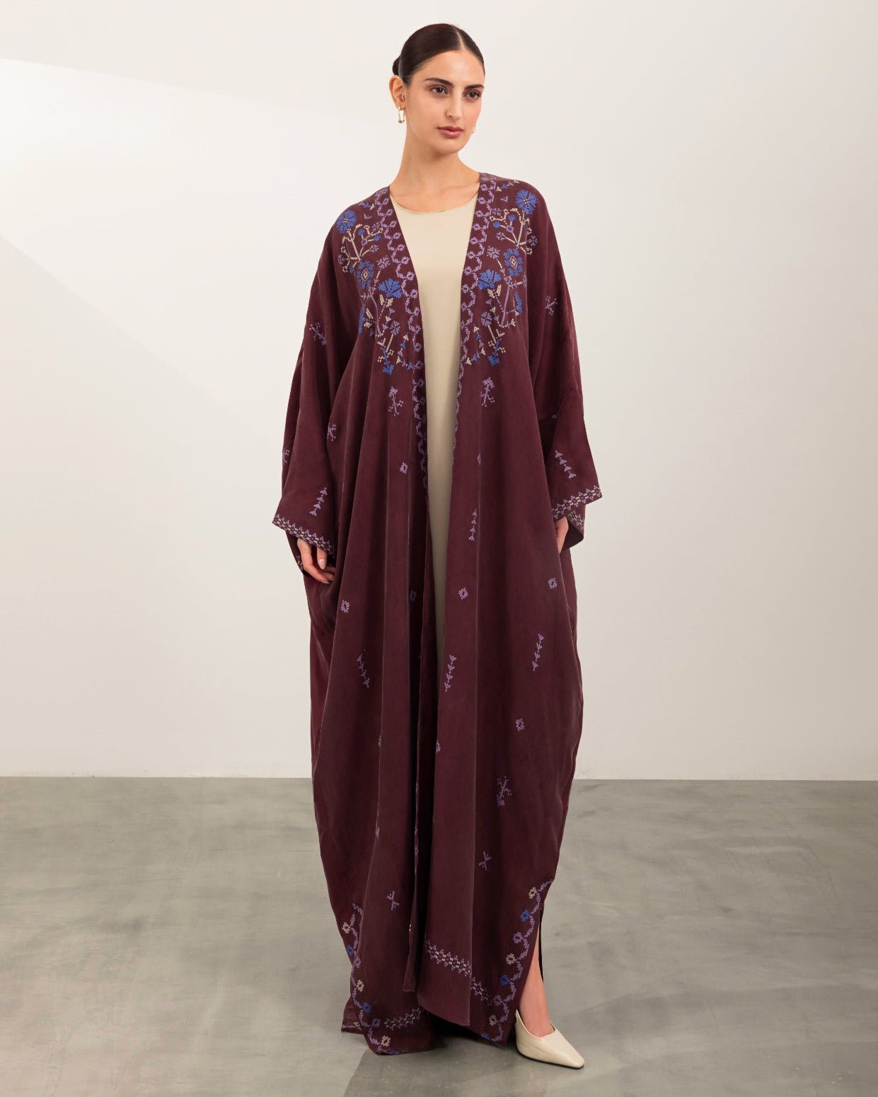A26-19 ABAYA - ASL - MIRA Y MANO