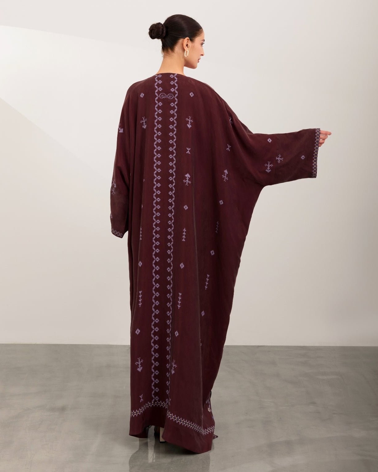 A26-19 ABAYA - ASL - MIRA Y MANO