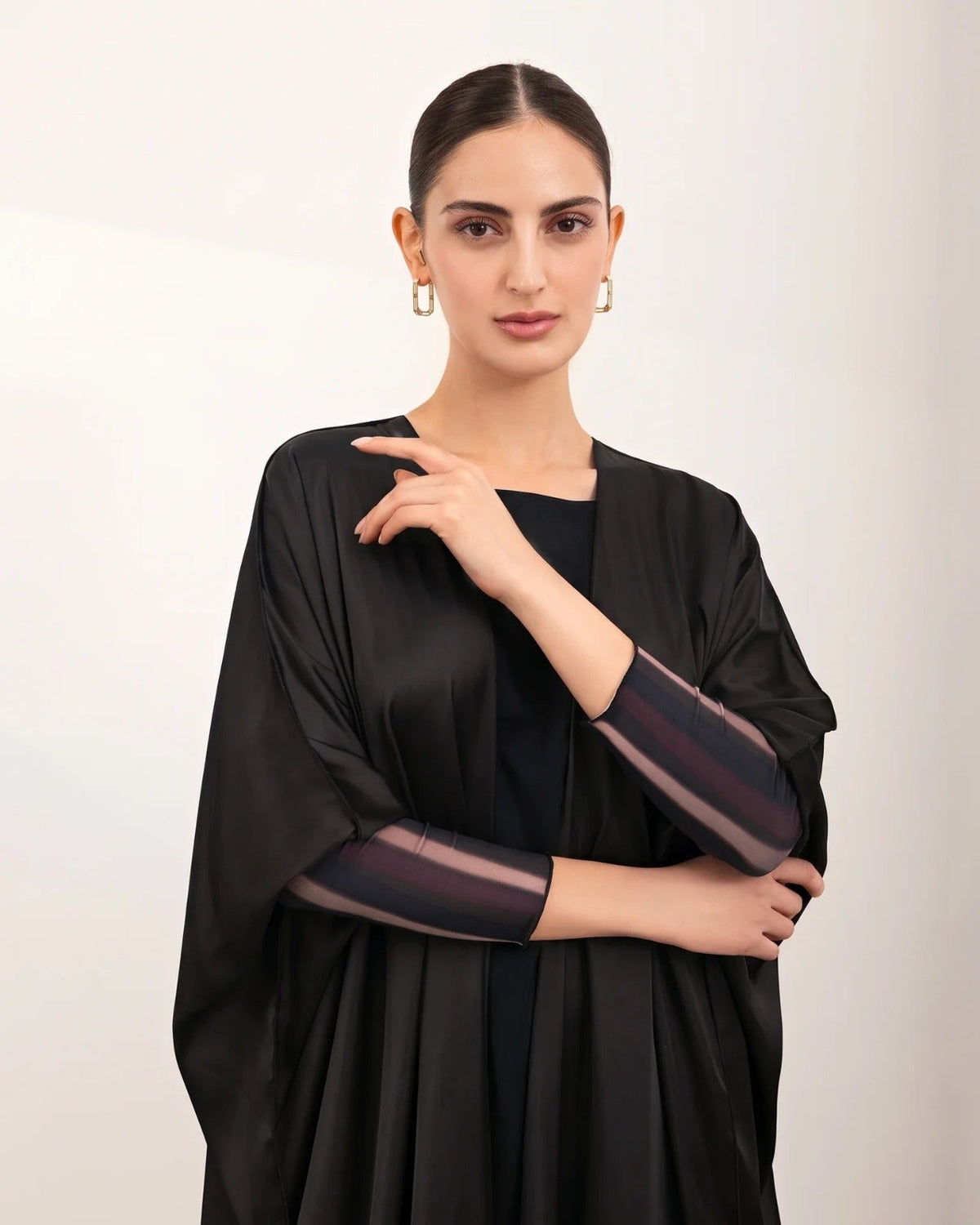 A26-28 - Black Silk Abaya - ASL - MIRA Y MANO