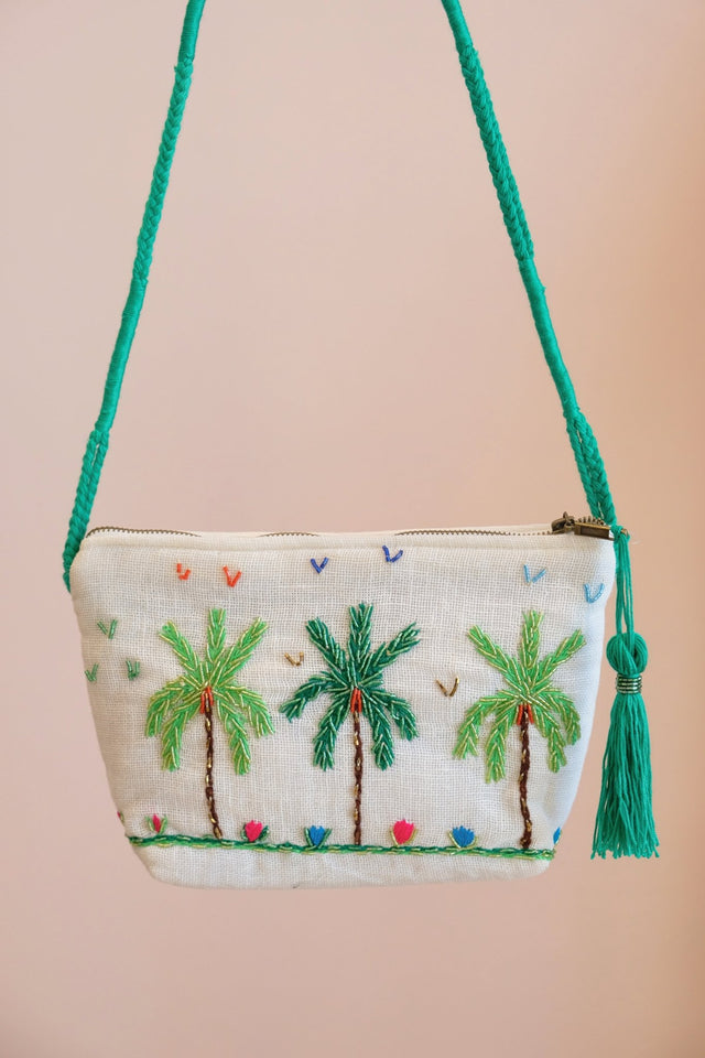 FERIA POUCH - BADDARA - MIRA Y MANO