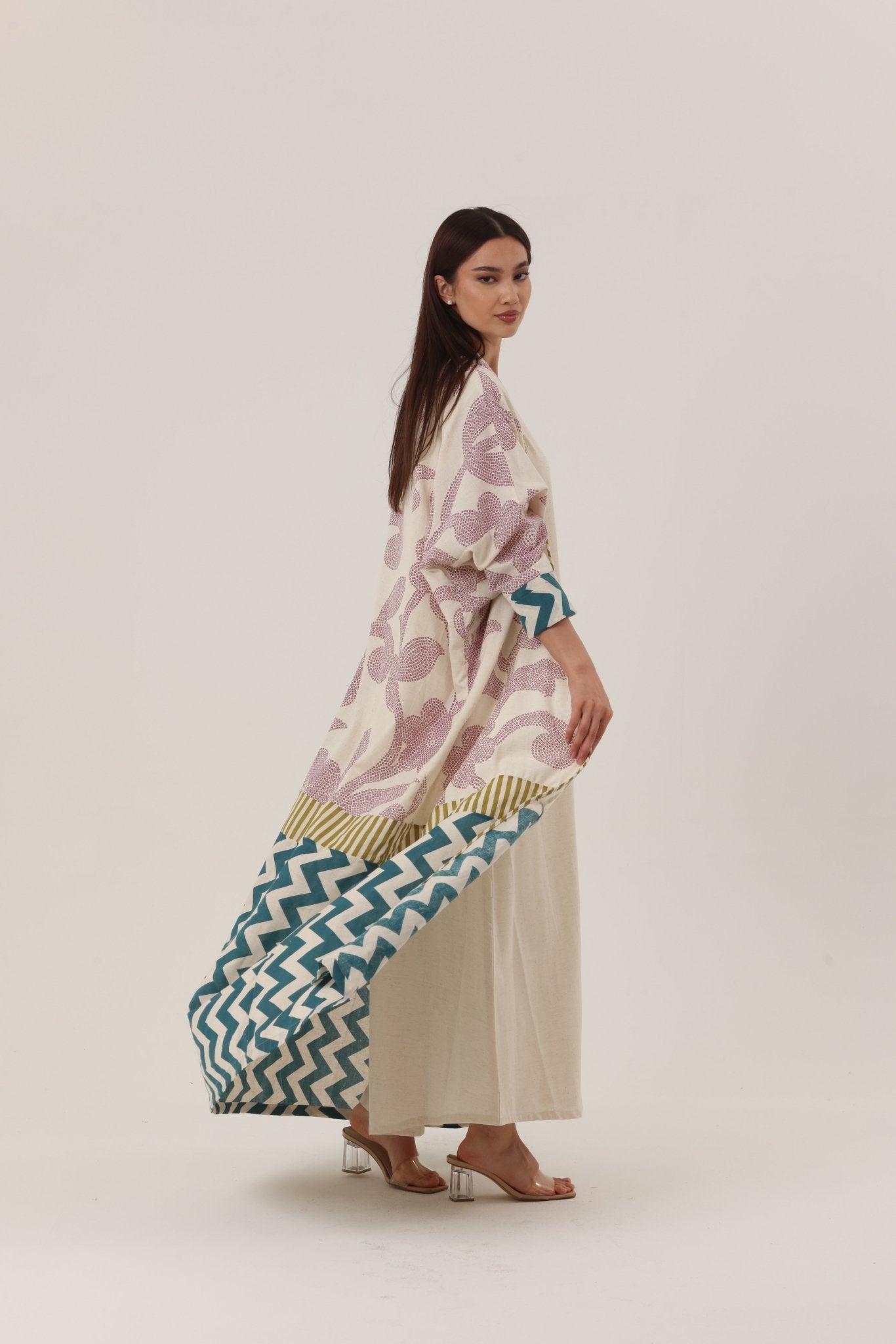 RE26 - J03 - BE ABAYA SET - BAIT ALDANTELLE - MIRA Y MANO