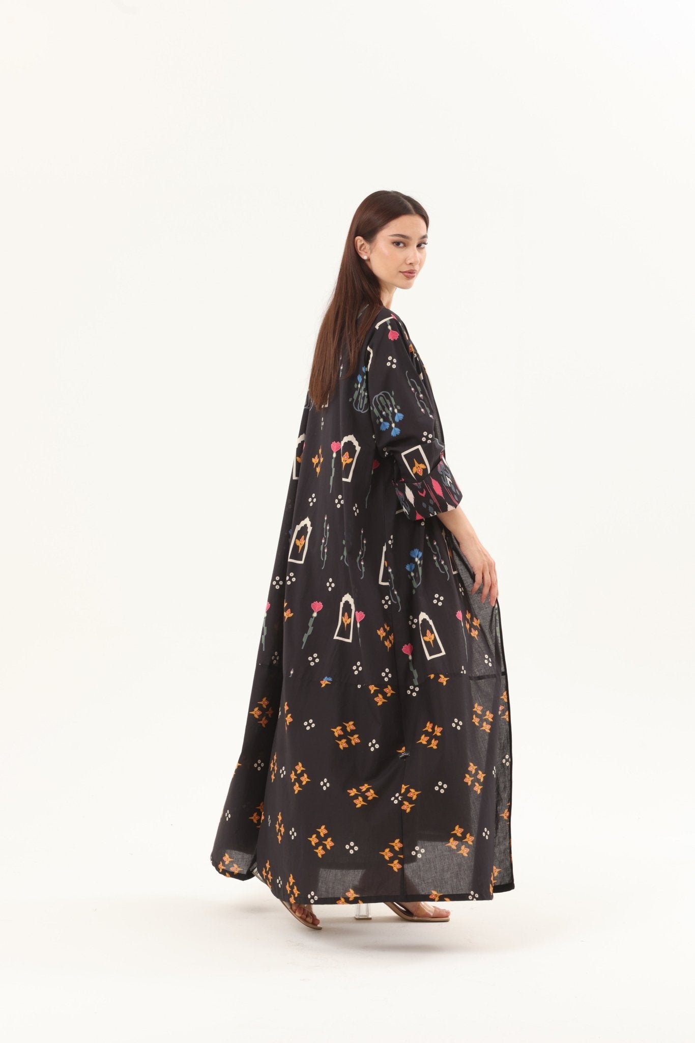 RE26 - J04 - BK ABAYA SET - BAIT ALDANTELLE - MIRA Y MANO