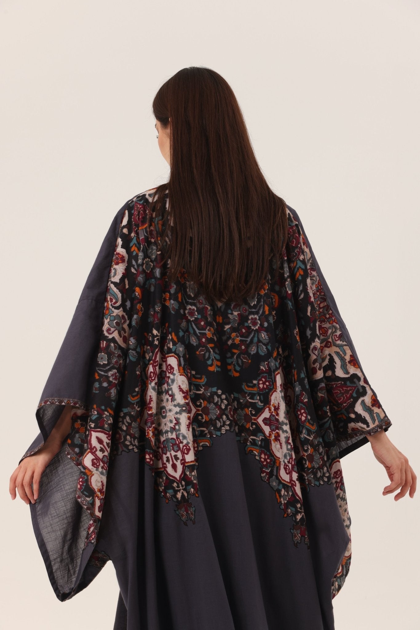 RE26 - J07 ABAYA SET - BAIT ALDANTELLE - MIRA Y MANO