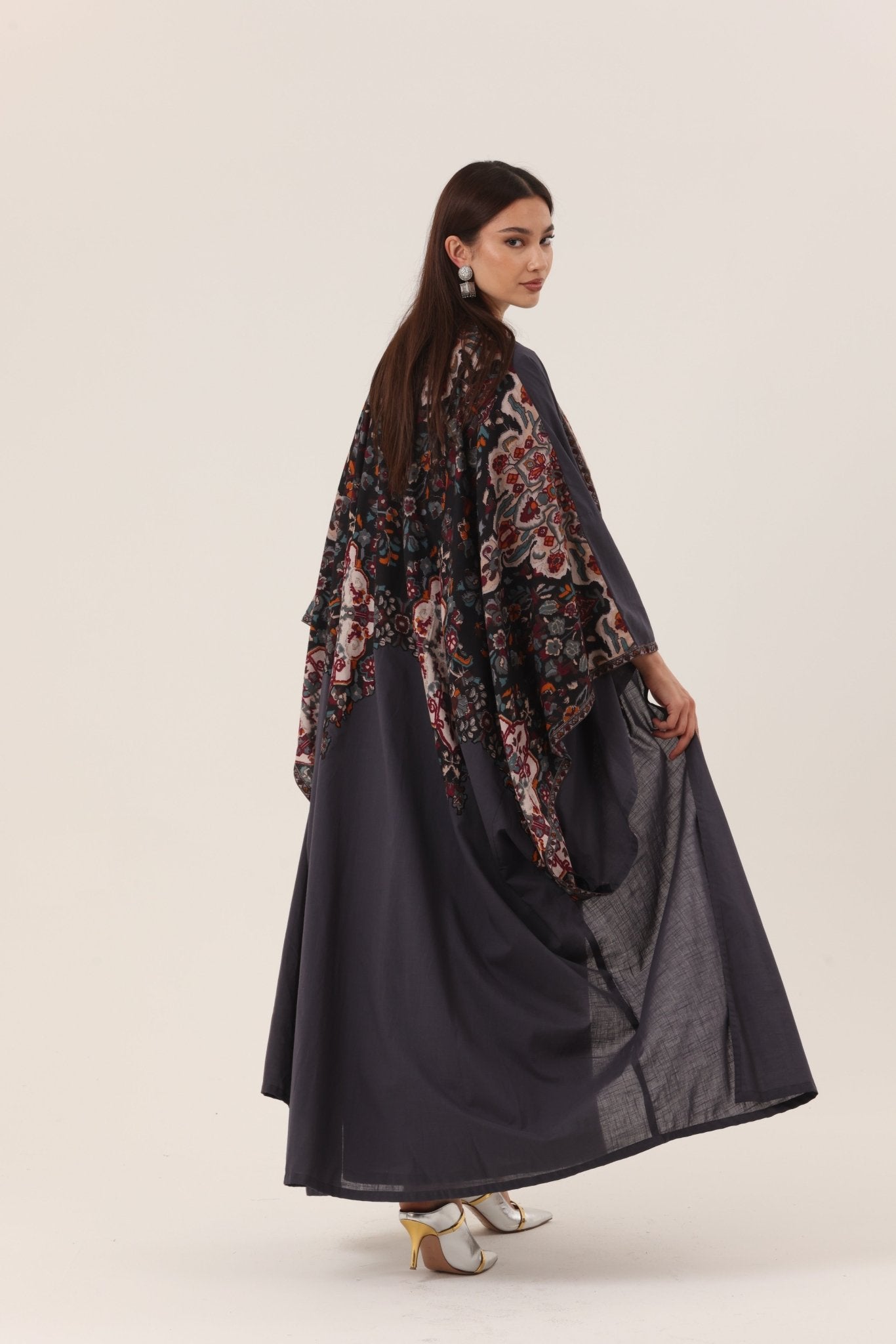 RE26 - J07 ABAYA SET - BAIT ALDANTELLE - MIRA Y MANO