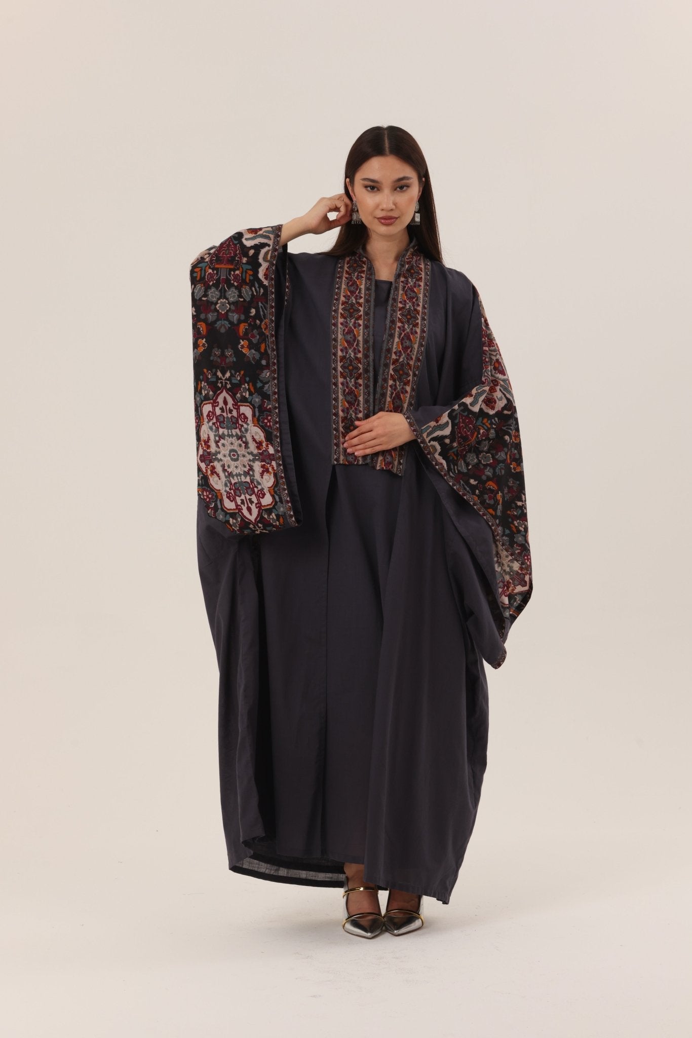 RE26 - J07 ABAYA SET - BAIT ALDANTELLE - MIRA Y MANO